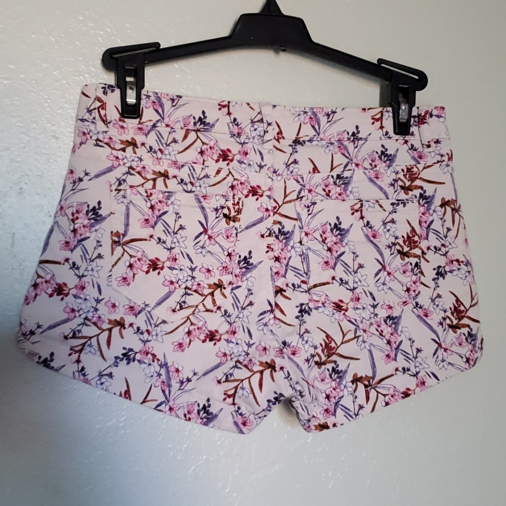 Shorts - Picture 3 of 3